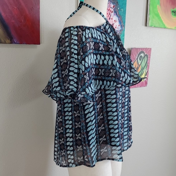 RELISHED Ruffle Patterned off the Shoulder Top - Picture 2 of 10